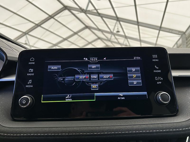 Škoda Fabia 1.0 TSI Top selection - fotka 9 z 26