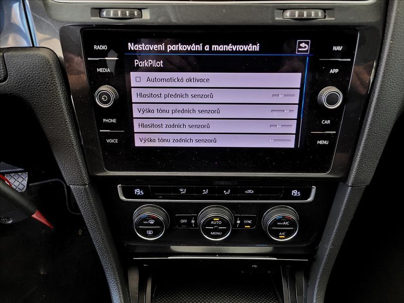 Volkswagen Golf 1,0 TSI,navi,digiklima,acc,alu - fotka 36 z 50