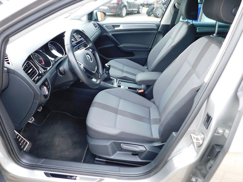 Volkswagen Golf (2016) VII KOMBI 2.0 TDi - fotka 15 z 33