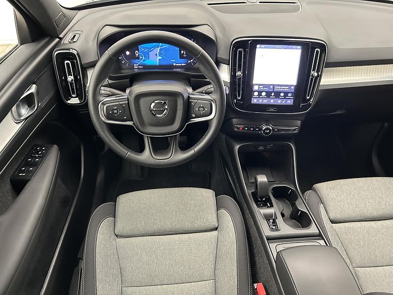 Volvo XC40 2.0  B3 CORE - fotka 15 z 27