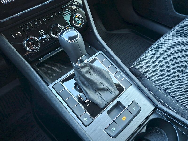 Škoda Superb (2023) Style DSG 1,5TSi 110kW - fotka 26 z 35