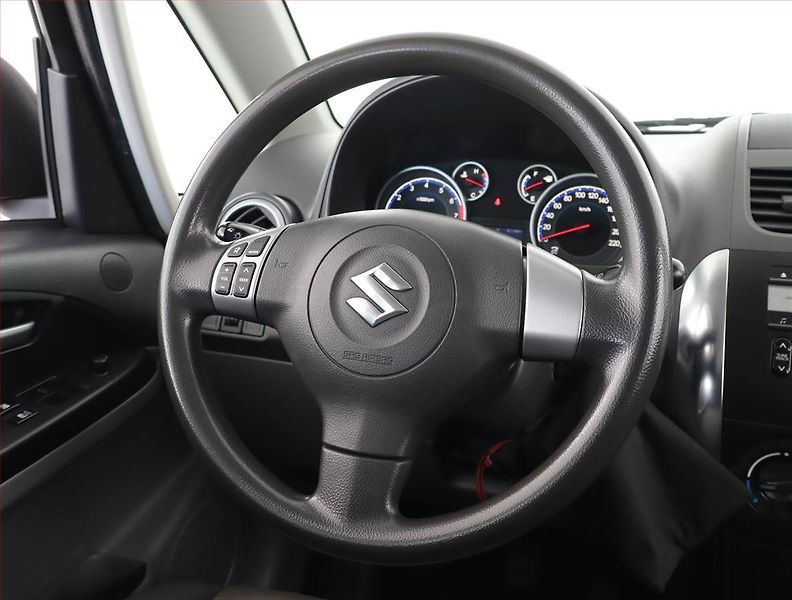 Suzuki SX4 (2012) 1.6 VVT - fotka 14 z 17