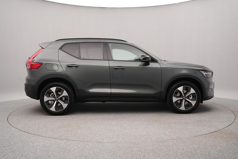 Volvo XC40 (2026) B3 AUT DARK PLUS - fotka 13 z 24