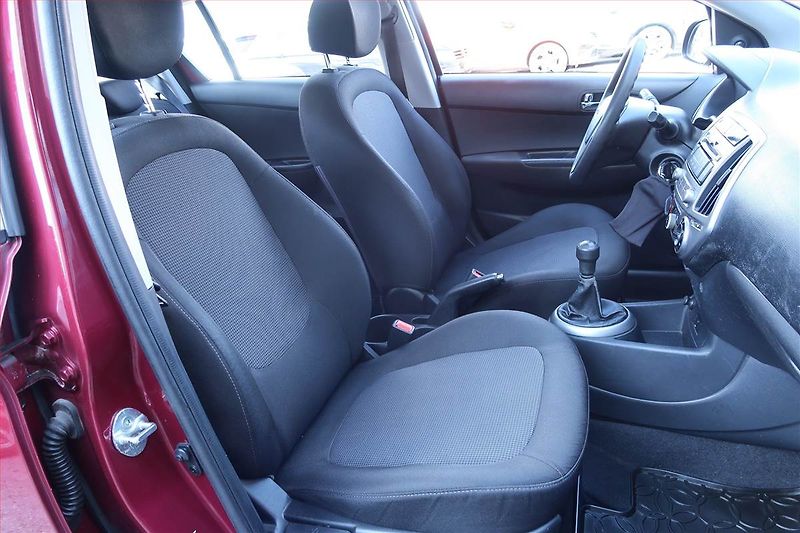 Hyundai i20 (2014) 1.2 - fotka 9 z 15