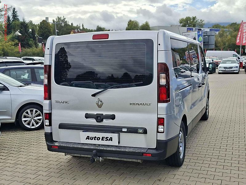 Renault Trafic (2019) 1.6dCi L2 9míst, 2.maj, AC - fotka 4 z 21