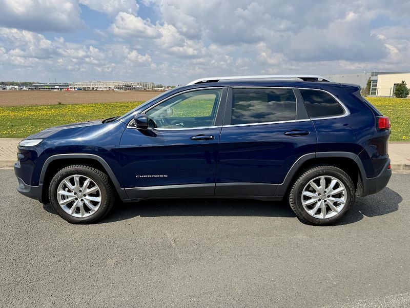 Jeep Cherokee 2.0 M-JET 4X4 LIMITED NAV KŮŽE - fotka 2 z 43