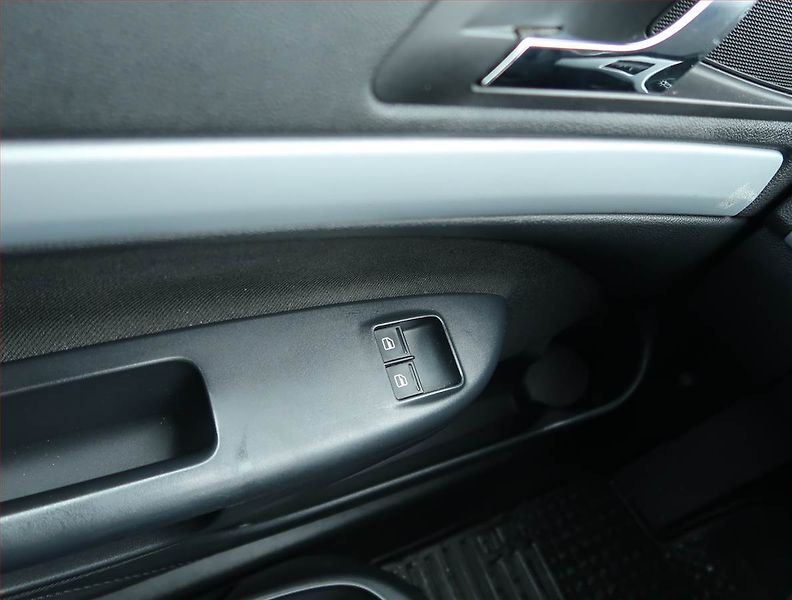 Škoda Octavia (2011) Ambiente 1.4 TSI, Serv.kniha - fotka 15 z 15