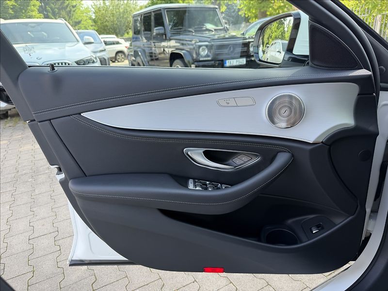 Mercedes-Benz Třídy E 300de 4Matic - fotka 24 z 34