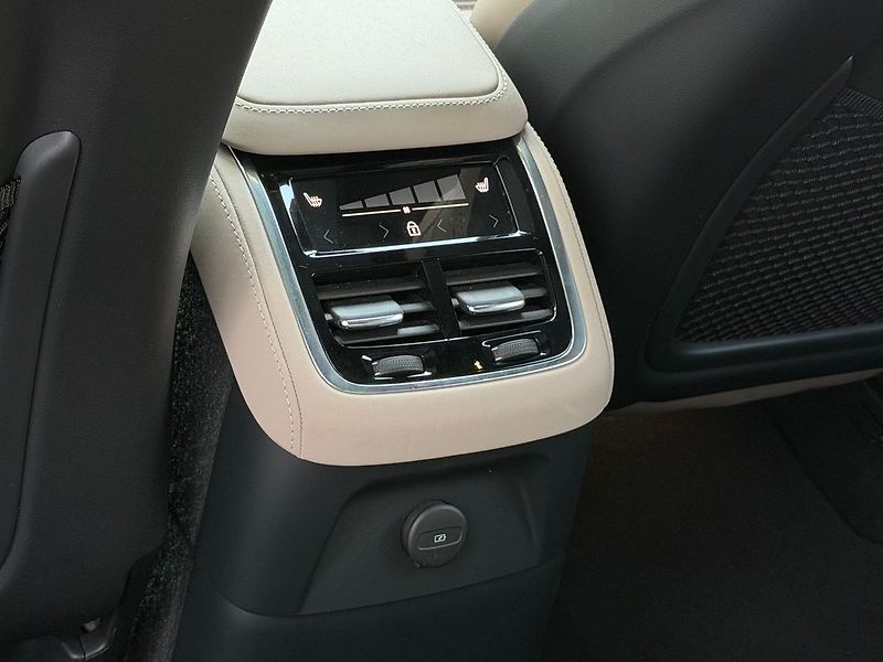 Volvo XC90 ULTRA T8, VZDUCH, B&W, VENTILA - fotka 13 z 26