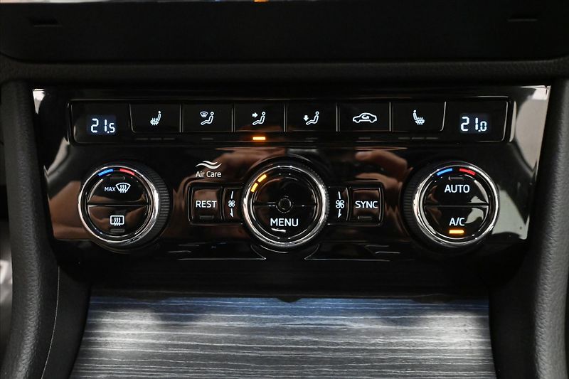 Škoda Superb 2,0 TDI 110 kW DSG Style Záruk - fotka 20 z 30