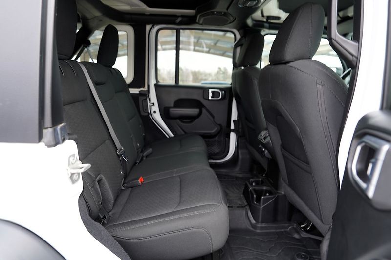 Jeep Wrangler 2.2 CRD/Sport/MultiJet/4x4/AT - fotka 33 z 44