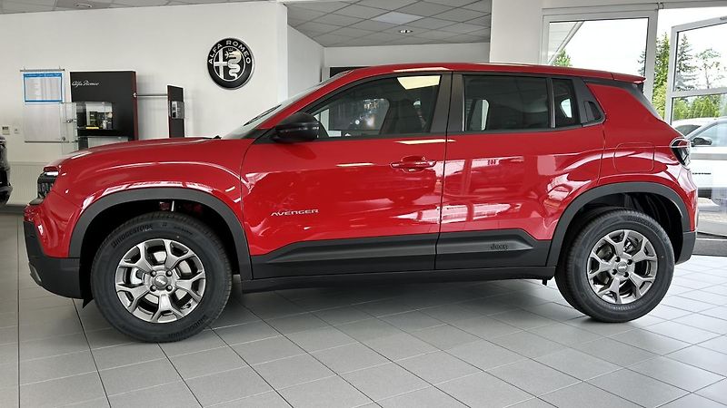 Jeep Avenger 1.2i 100k Longitude MT6 - fotka 3 z 13