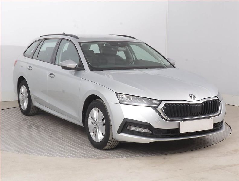 Škoda Octavia (2023) Ambition 2.0 TDI, ČR,1.maj - fotografie inzerátu