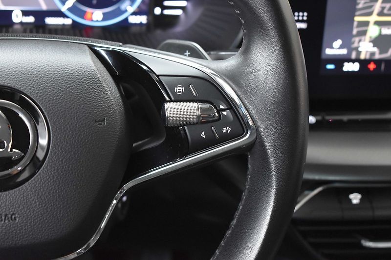 Škoda Octavia 2.0 TDI DSG*ACC*PO ROZVODECH* - fotka 16 z 35