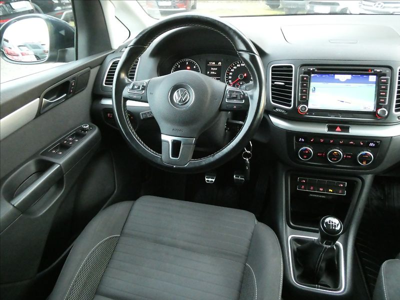 Volkswagen Sharan 2,0 TDi 103kW Cup,2xkola,panor - fotka 30 z 67