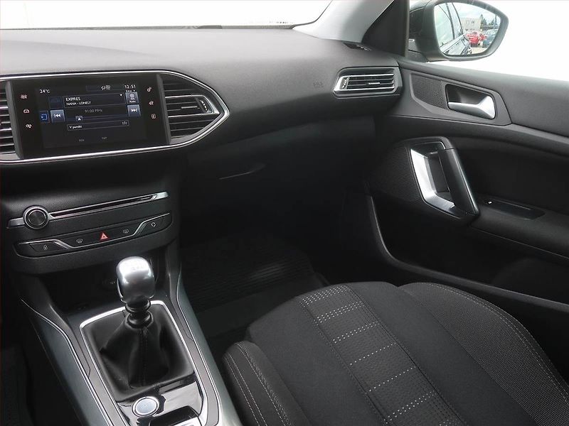 Peugeot 308 (2016) 1.2 e-THP, Serv.kniha - fotka 8 z 17