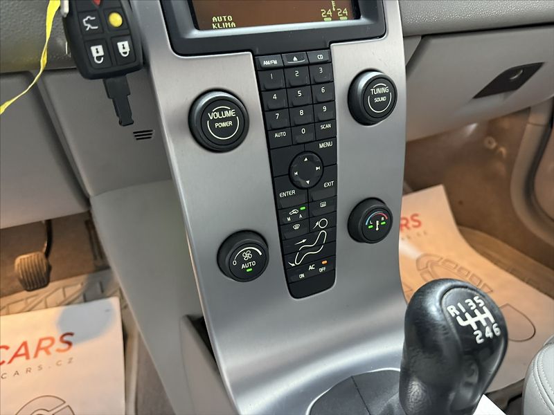 Volvo V50 2,0   D 100KW KRÁSNÝ STAV TZ - fotka 10 z 19
