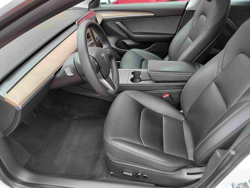Tesla Model 3 AWD Long Range SOH-92% - fotka 11 z 17