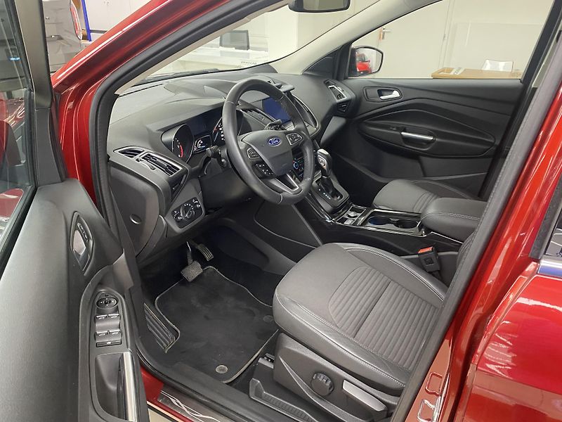 Ford Kuga Titanium 2,0EcoBlue AT AWD, ČR - fotka 8 z 26