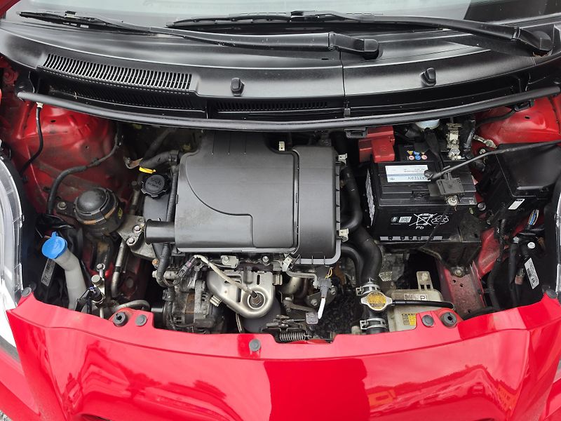 Toyota Yaris 1.0 VVTI Klimatizace  - fotka 15 z 16