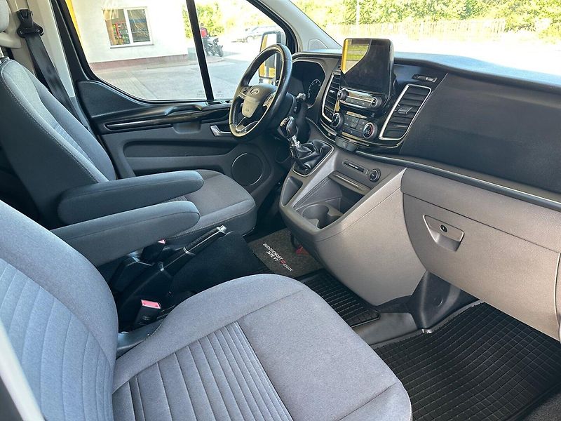 Ford Tourneo Custom (2019) 2.0TDCi TITANIUM, ČR, 1.MAJ. - fotka 8 z 19