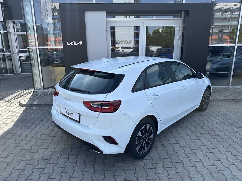 Kia Ceed (2025) 1,5 T-GDi 103 kW SPIN - fotka 3 z 6
