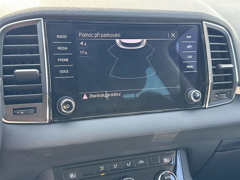 Škoda Karoq (2022) 1.0 TSI Ambition - fotka 17 z 32