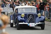 Na akci Jízda do vrchu a výstava historických vozidel se představilo na tři sta automobilů a motocyklů.