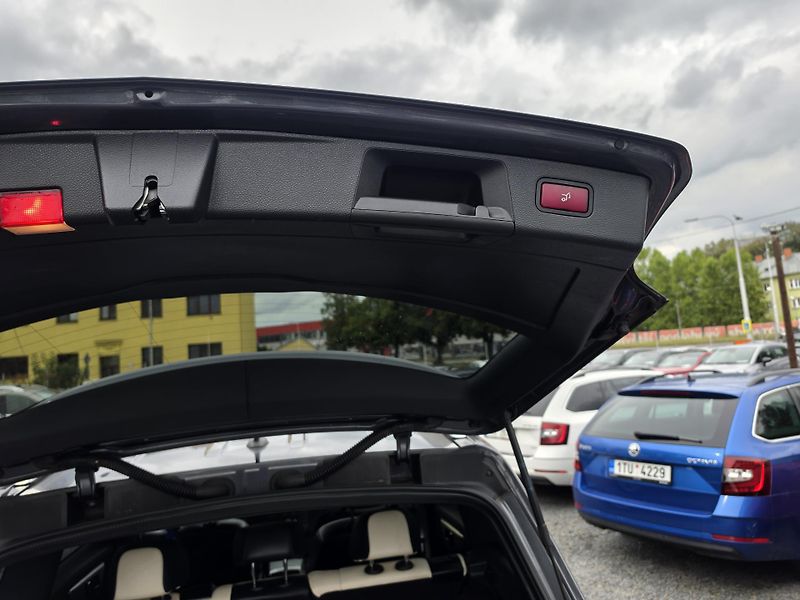 Mercedes-Benz GLK 350 i V6 4-MATIC Designo  - fotka 6 z 15