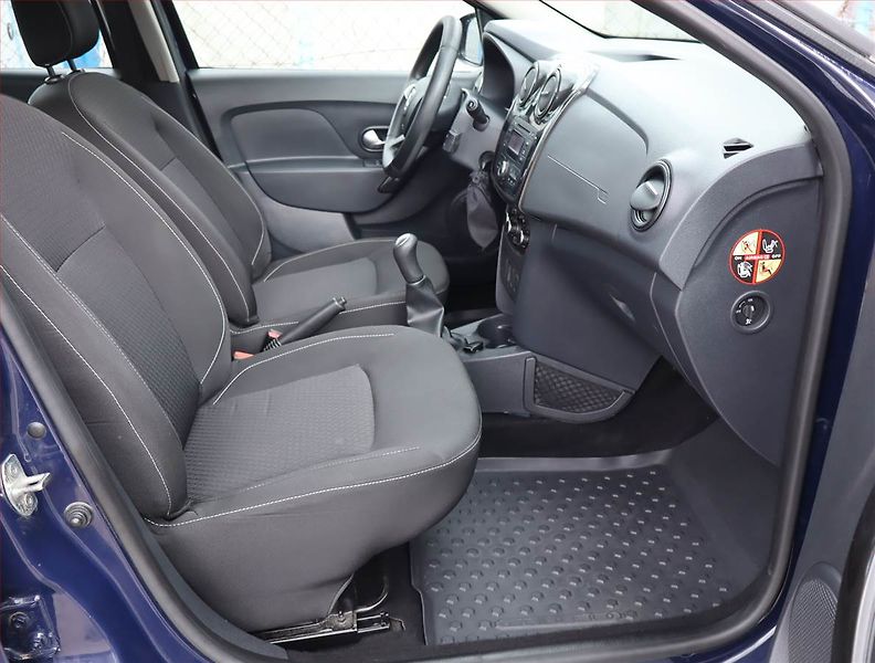 Dacia Sandero (2017) 1.0 SCe - fotka 9 z 15