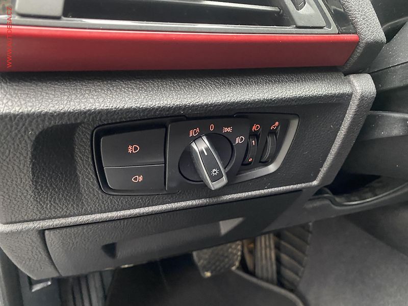 BMW Řada 1 (2015) 1.5i 118i, Sport Line, AT - fotka 15 z 20