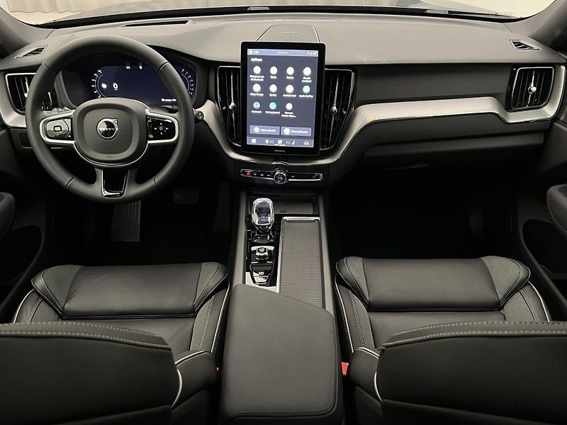 Volvo XC60 B5 AWD BLACK EDITION PLUS AUT  - fotka 2 z 43