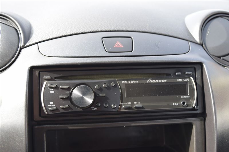 Mazda 2 1,4 i 55KW KLIMA - fotka 29 z 35