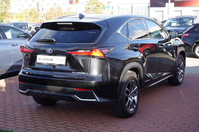 Lexus NX 300h 2,5HSD AWD PRESTIEGE SAFETY - fotka 5 z 34