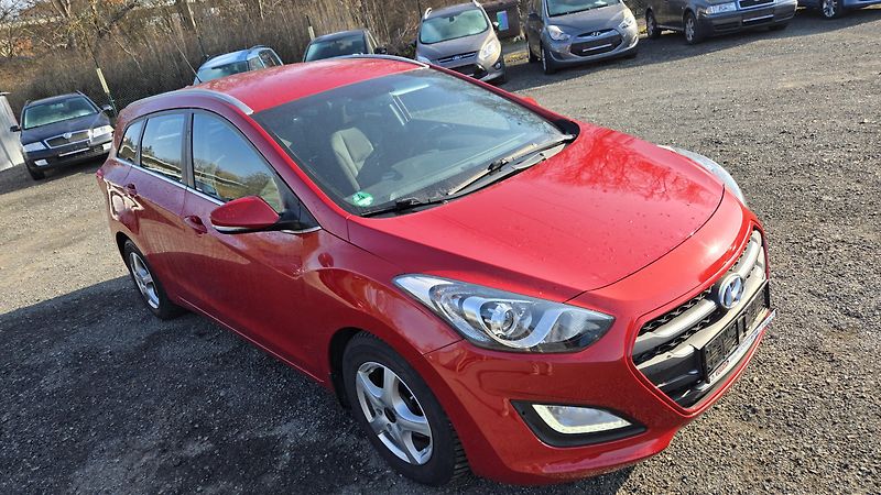 Hyundai i30 1.6GDI STYLE  99KW - fotka 6 z 44