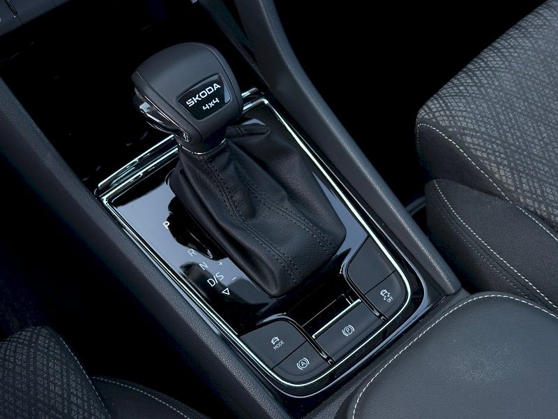 Škoda Karoq (2025) 2.0 TDI 110 kW DSG 4x4 TopSele - fotka 16 z 27