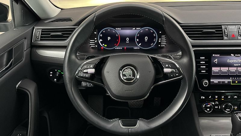 Škoda Superb 1.5 TSI DSG Style - fotka 9 z 27