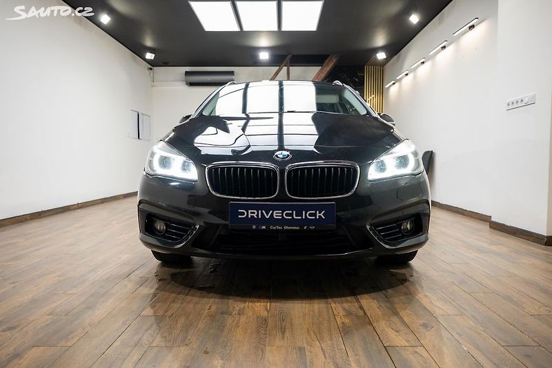 BMW Řada 2 216d Active Tourer - fotka 2 z 32