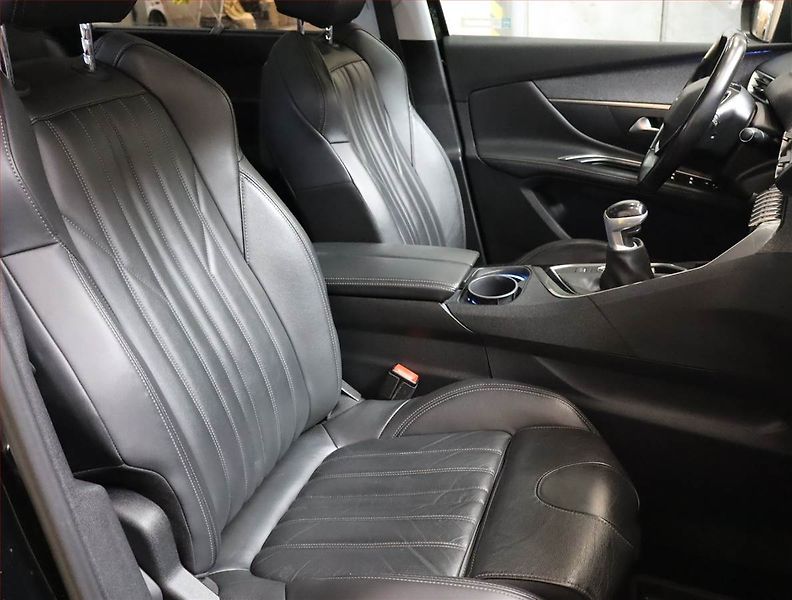 Peugeot 5008 (2019) PureTech 130, 7 míst - fotka 9 z 25