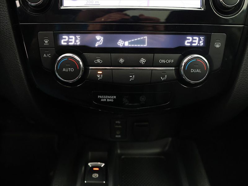 Nissan X-Trail 1,6 dCi 130kw 4WD Kůže Panoram - fotka 25 z 35