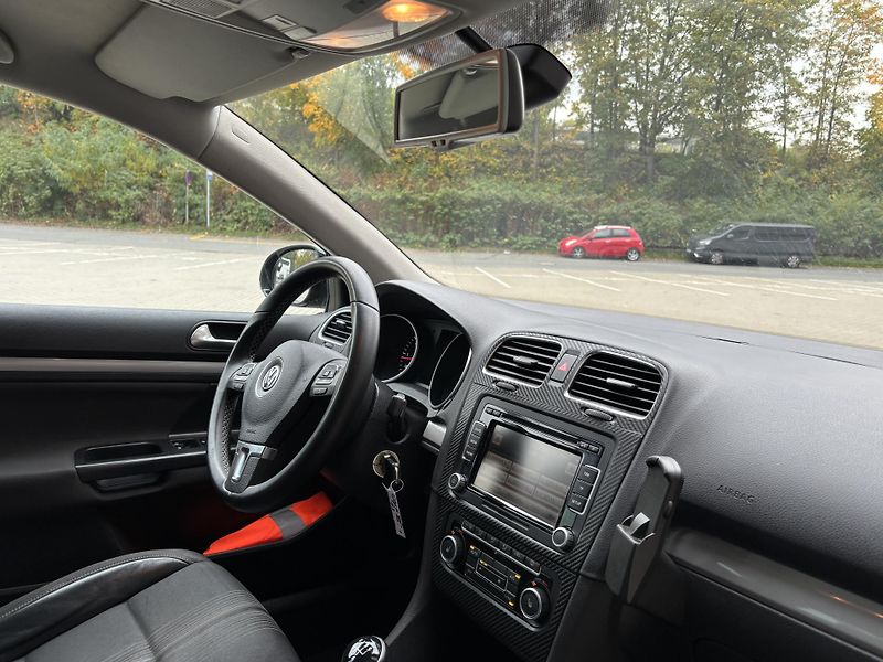 Volkswagen Golf (2013) 1.6 TDI 77kw Manuál - fotka 11 z 19