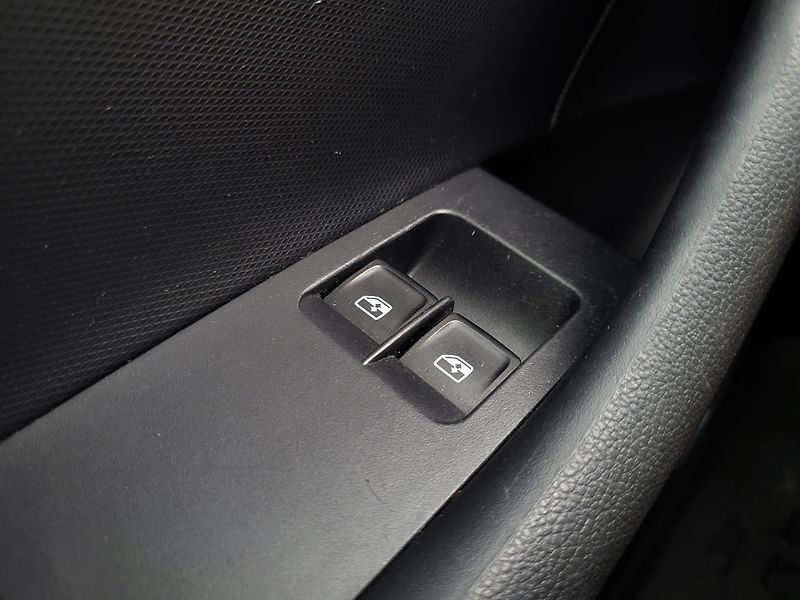 Škoda Rapid 1.0 TSI 81kW AMBITION *ČR - fotka 18 z 44