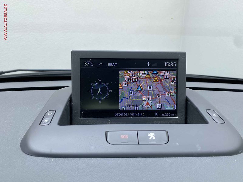 Peugeot 3008 (2014) 2.0 HDi, Allure, bixen, panor - fotka 16 z 17