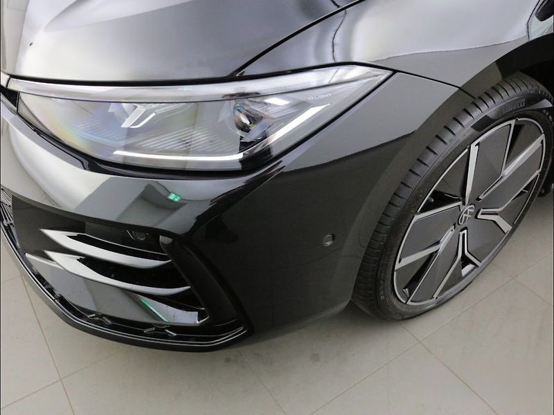 Volkswagen Passat (2026) 2,0 TSI 195 kW 4M R-Line - fotka 3 z 11