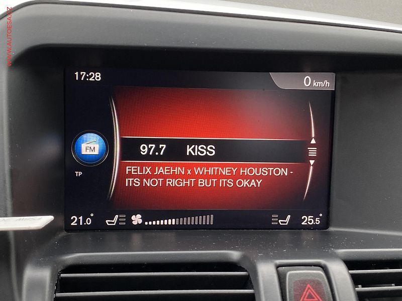 Volvo XC60 (2017) 2.0D, Summum, bixen, kůže - fotka 17 z 19