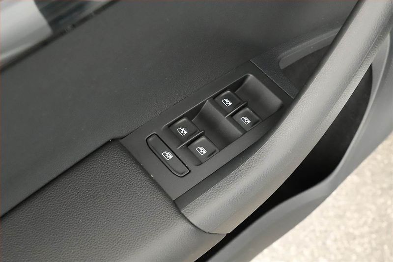Škoda Octavia (2020) Style 1.6 TDI, Kůže, Tempomat - fotka 9 z 14