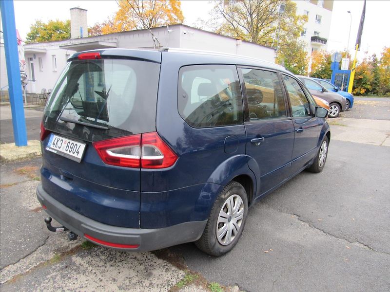 Ford Galaxy 2,0 i Comfort 107KW 7 Míst - fotka 6 z 27