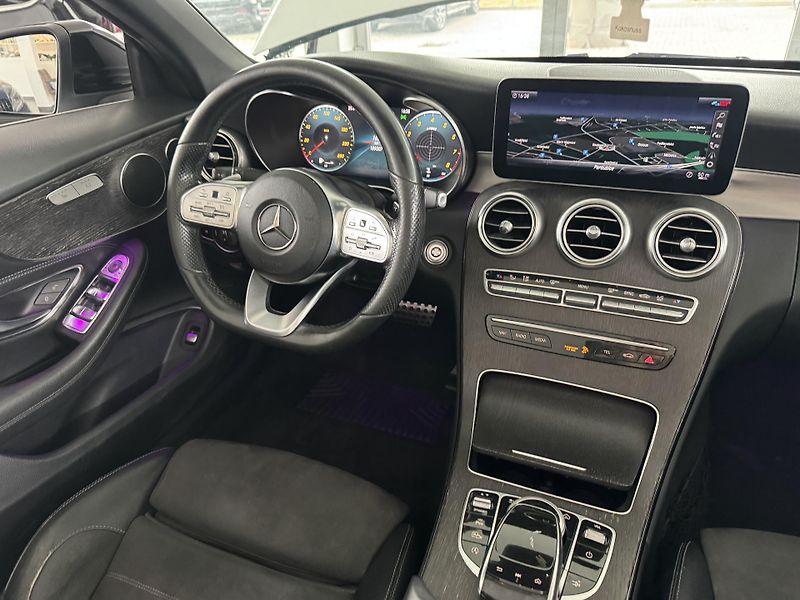 Mercedes-Benz Třídy C (2019) C200 4M AMG - fotka 12 z 22