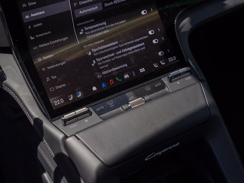 Porsche Cayenne Electric Pano HuD Venti HD-Mat - fotka 18 z 23