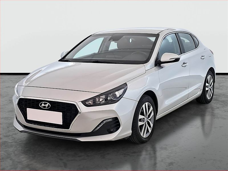 Hyundai i30 (2019) Trikolor 1.4 T-GDI, Serv.kniha - fotka 2 z 19